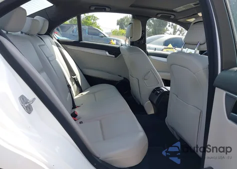 2013 Mercedes-Benz C 250 Luxury/Sport из США, поврежденный, VIN WDDGF4HB7DR291503